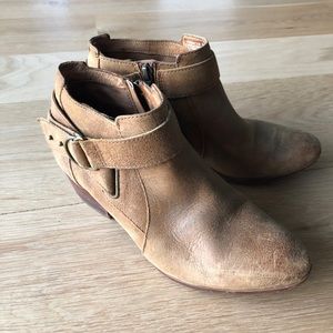 Clark’s Western Ankle Leather Booties